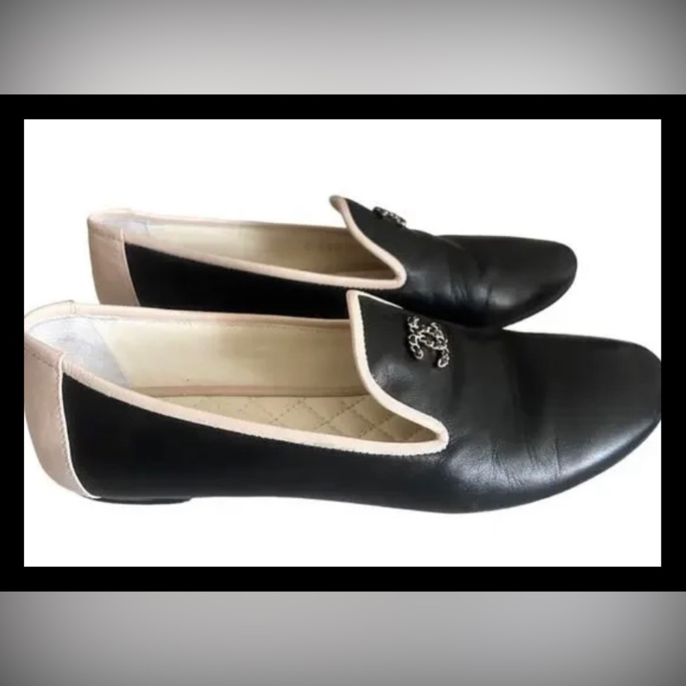 Chanel Black and Cream Loafers with logo - Picture 15 of 16